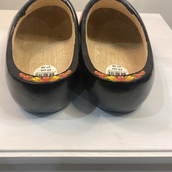 Handmade Wooden Clogs - Holland - Picture 3 of 9